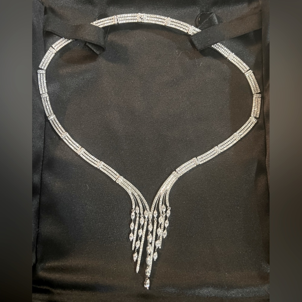 Sacs Fifth Avenue rhinestone necklace